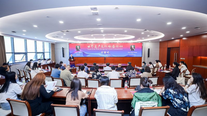 室内拍摄，柔光箱与反光板如何选择？**